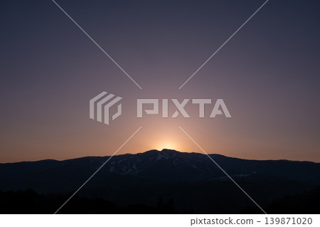 Mount Dainichigatake after sunset, under the beautiful sky of magic hour. 139871020
