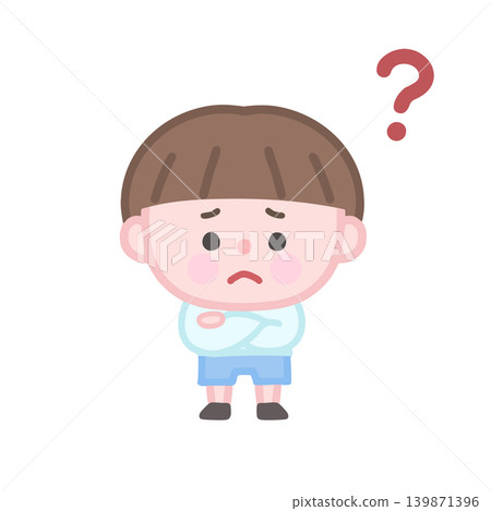 一個男孩雙手交叉抱在胸前，一臉憂慮。 139871396