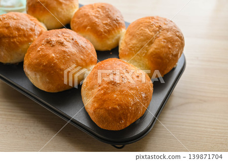 用鬆餅模具烤的鹹麵包 用鬆餅模具烤的鹹麵包 139871704