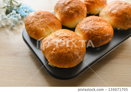 Salt bread baked in a muffin tin Salt bread baked in a muffin tin 139871705