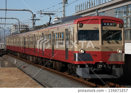 Seibu Tamagawa Line New 101 series 253F in red livery entering Musashi-Sakai Station. Seibu Tamagawa Line New 101 series 253F in red livery entering Musashi-Sakai Station. 139871857