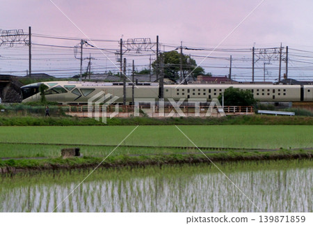 四季島，一條穿梭於鄉村地區的度假列車路線。 139871859