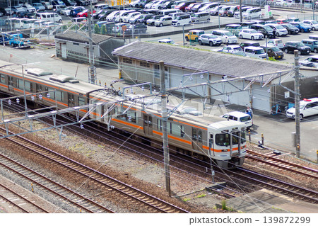靜岡縣藤枝市車站前的區域以及東海道本線列車 139872299