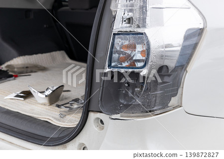 汽車尾燈壞了 汽車尾燈壞了 139872827