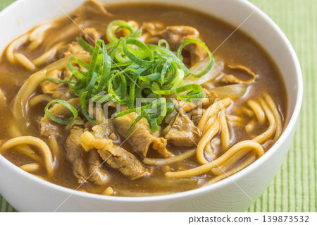 烏龍麵餐廳的肉咖哩拉麵 烏龍麵餐廳的肉咖哩拉麵 139873532