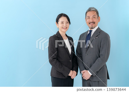Business men and women 139873644