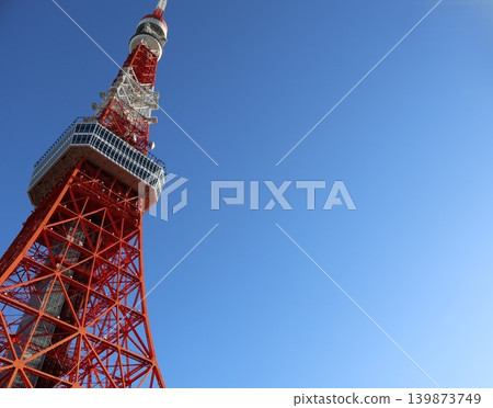 東京塔從底部向上看 東京塔從底部向上看 139873749