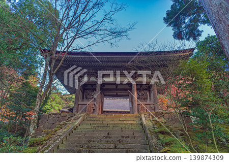 滋賀縣清明寺二天門秋景 139874309