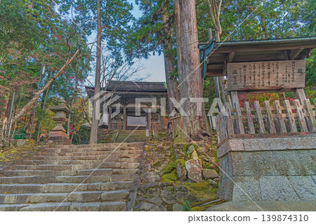 滋賀縣清明寺二天門秋景 滋賀縣清明寺二天門秋景 139874310