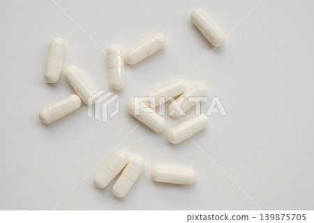 White medicine pills capsule on white background White medicine pills capsule on white background 139875705