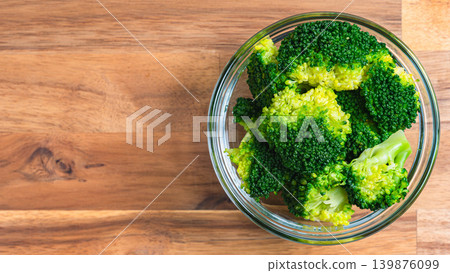 玻璃碗裡的煮西蘭花 玻璃碗裡的煮西蘭花 139876099
