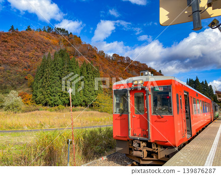 只見線 Kiha 110 和秋葉(新潟 - 秋季鐵道) 只見線 Kiha 110 和秋葉(新潟 - 秋季鐵道) 139876287