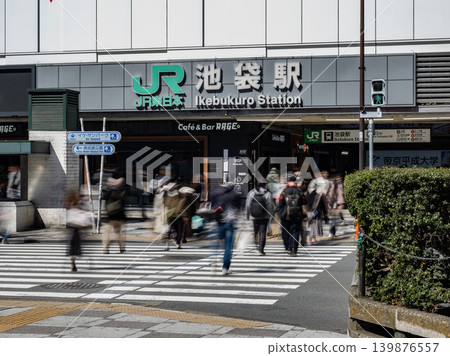 People crossing the pedestrian crossing in front of Ikebukuro Station and the flow of the city. People crossing the pedestrian crossing in front of Ikebukuro Station and the flow of the city. 139876557