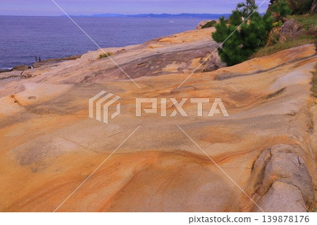Senjojiki (Nanki Shirahama): A massive rock formation in Shirahama. Senjojiki (Nanki Shirahama): A massive rock formation in Shirahama. 139878176
