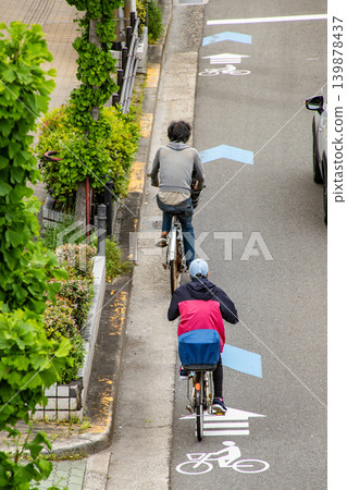 Bicycles riding on the bicycle navigation line Bicycles riding on the bicycle navigation line 139878437