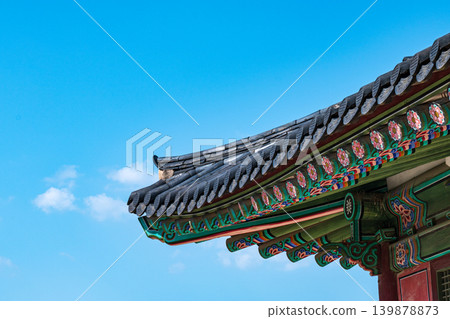 Close-up of traditional Korean palace roof with colorful Dancheong patterns and clay figures (Jabsang) under a spring sky, Gyeongbokgung, Seoul Close-up of traditional Korean palace roof with colorful Dancheong patterns and clay figures (Jabsang) under a spring sky, Gyeongbokgung, Seoul 139878873