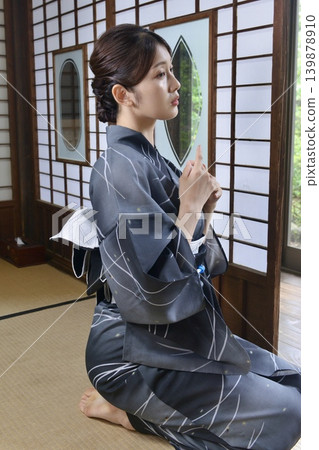 A young woman in a yukata A young woman in a yukata 139878910