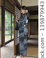 A young woman in a yukata 139879943