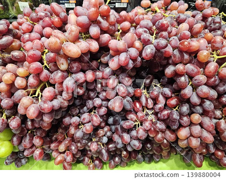 Many grapes 139880004