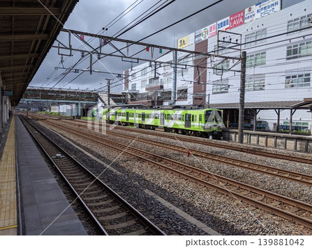 A local train departed from Mabashi Station. A local train departed from Mabashi Station. 139881042
