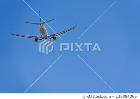 藍天下的仙台機場;一架飛機起飛;宮城縣名取市 藍天下的仙台機場;一架飛機起飛;宮城縣名取市 139884069