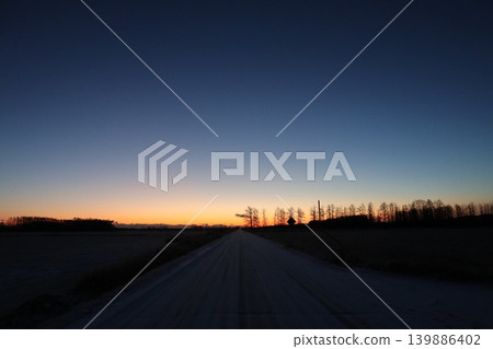 The breath of winter sun loosens the shadows on the earth. The breath of winter sun loosens the shadows on the earth. 139886402
