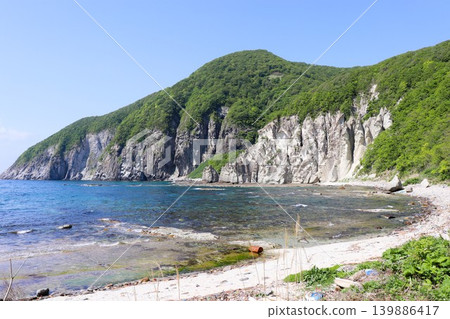 佛陀浦,位於青森縣下北半島,俯瞰津輕海峽,是一處由形狀奇特的岩石構成的神秘景觀。 佛陀浦,位於青森縣下北半島,俯瞰津輕海峽,是一處由形狀奇特的岩石構成的神秘景觀。 139886417