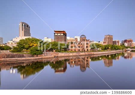 Evening view of the Motoyasu River flowing through Hiroshima Peace Memorial Park <May 2026> 139886600
