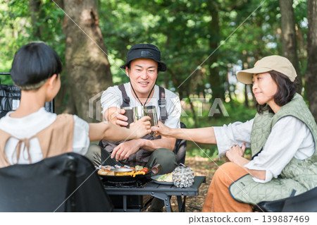 Families enjoying camping and glamping at a campsite Families enjoying camping and glamping at a campsite 139887469