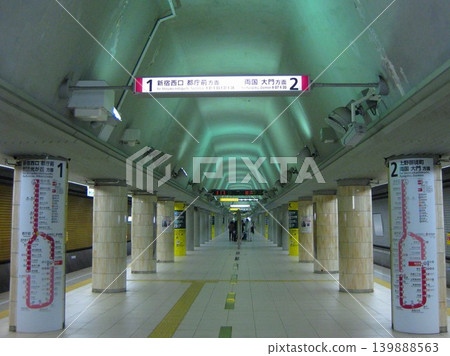 April 2, 2009, Iidabashi Station Platform, Oedo Line April 2, 2009, Iidabashi Station Platform, Oedo Line 139888563