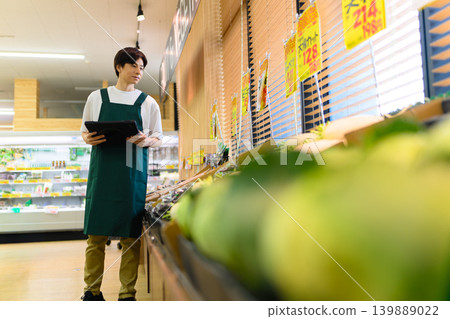 Male clerk working at the supermarket Male clerk working at the supermarket 139889022