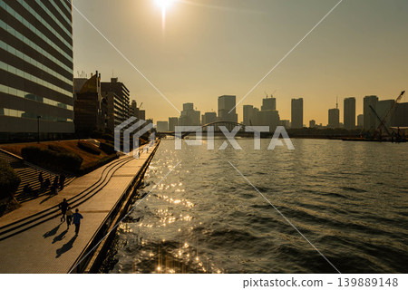 從隅田川河畔眺望的傍晚景色 從隅田川河畔眺望的傍晚景色 139889148