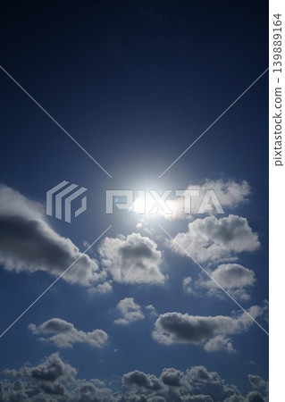 湛藍天空中的白雲 湛藍天空中的白雲 139889164