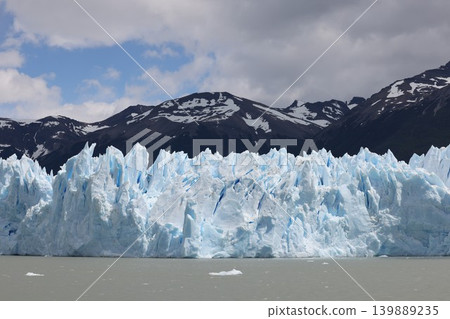 [Argentina] Perito Moreno Glacier from a boat 139889235