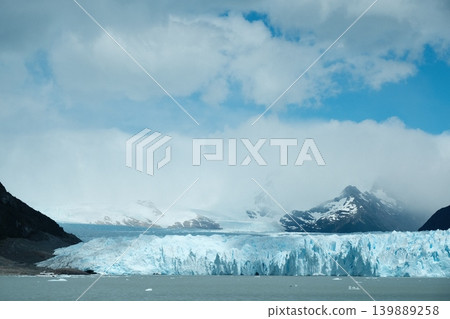 [Argentina] Perito Moreno Glacier from a boat 139889258