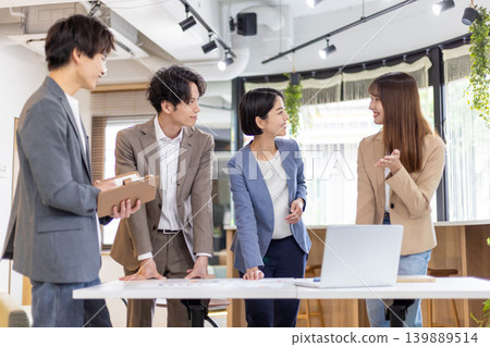 男人和女人玩商務會議 男人和女人玩商務會議 139889514