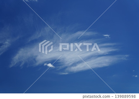 Gentle blue sky, white clouds Gentle blue sky, white clouds 139889598