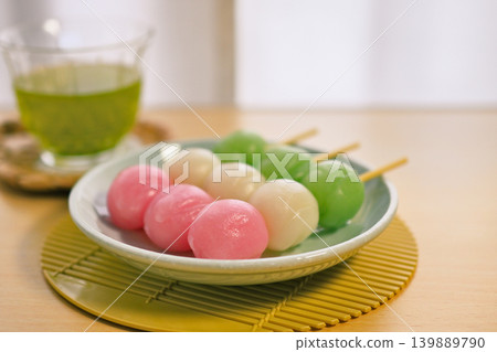 看起來很美味的三色團子 看起來很美味的三色團子 139889790
