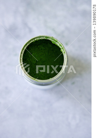 Closeup of can of fresh matcha powder, green tea powder. 139890178