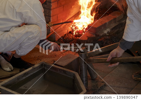 Sparks fly as Japanese swords are forged 139890347