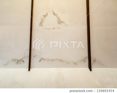 Roof leak cause Ceiling stain, Ceiling water damage. 139891454