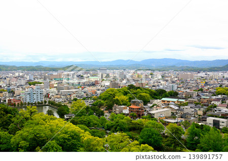 從和歌山城眺望,和歌山城是日本百座名城之一。 從和歌山城眺望,和歌山城是日本百座名城之一。 139891757
