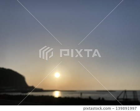 海灘上一個朦朧的夜晚 海灘上一個朦朧的夜晚 139891997