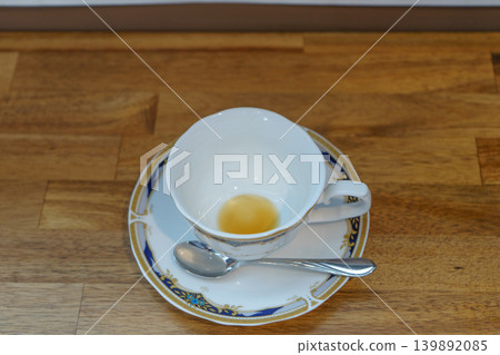 喝完咖啡後的咖啡杯 喝完咖啡後的咖啡杯 139892085