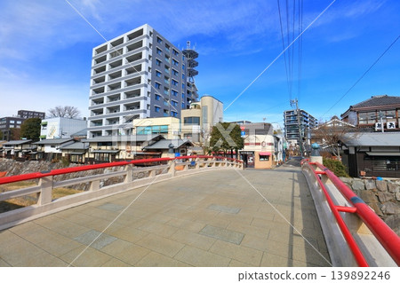 【長野縣】晴天的繩手通商店街和幸橋(松本市) 【長野縣】晴天的繩手通商店街和幸橋(松本市) 139892246