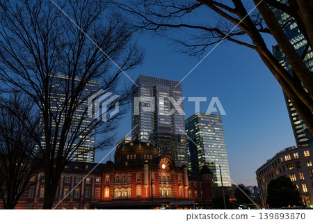 Tokyo Station at dusk, the path of light leading to the Imperial Palace, and the skyscrapers on Christmas Eve. Tokyo Station at dusk, the path of light leading to the Imperial Palace, and the skyscrapers on Christmas Eve. 139893870