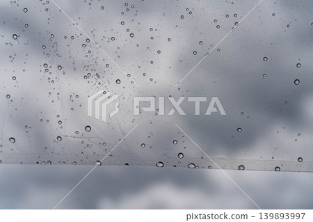 [Rainy season material] Raindrops on a vinyl umbrella 139893997