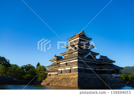 【城堡圖片】夕陽下的松本城【長野縣】 【城堡圖片】夕陽下的松本城【長野縣】 139894053