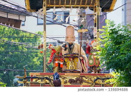 Floats showcasing mechanical puppets in a residential area (2) Floats showcasing mechanical puppets in a residential area (2) 139894886