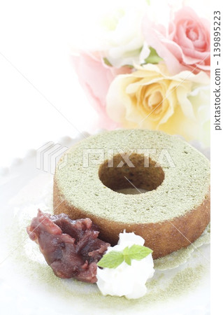 Matcha Baumkuchen and sweet red bean paste Matcha Baumkuchen and sweet red bean paste 139895223
